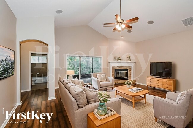 Foto del edificio - 652 Reflection Cove Rd