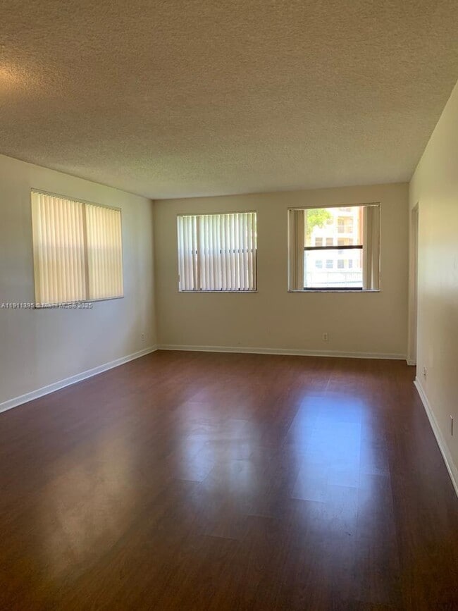 Building Photo - 8180 Geneva Ct