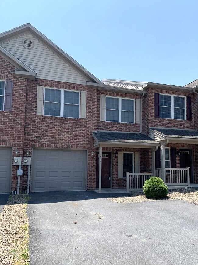 Foto del edificio - BEAUTIFUL 3 BED/2.5 BATH TOWNHOUSE!!