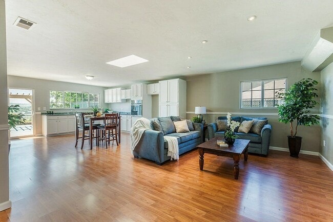 Building Photo - 714 Herbert St