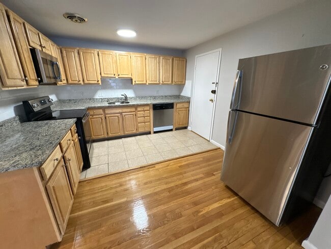 Building Photo - 90 Babcock St