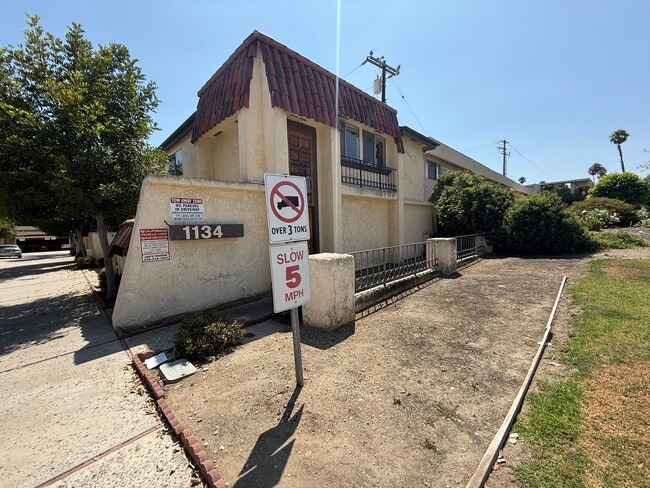 Building Photo - 1134 W Huntington Dr