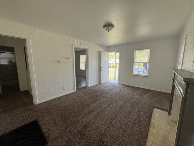 Building Photo - 2108 NE 18th St