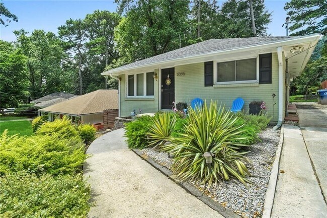 Foto del edificio - 2056 Arlington Ave NE