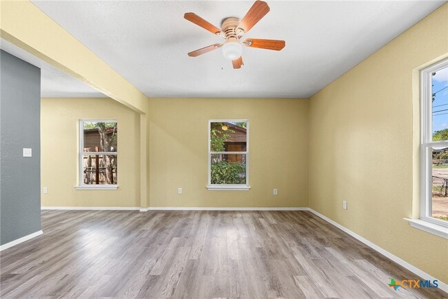 Building Photo - 906 Attas Ave