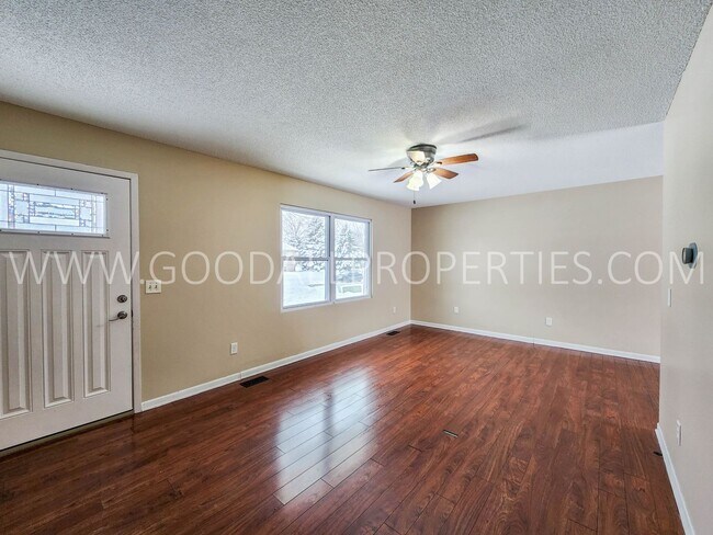 Building Photo - 3 Bedroom 1 Bath Home with Non-Conforming ...