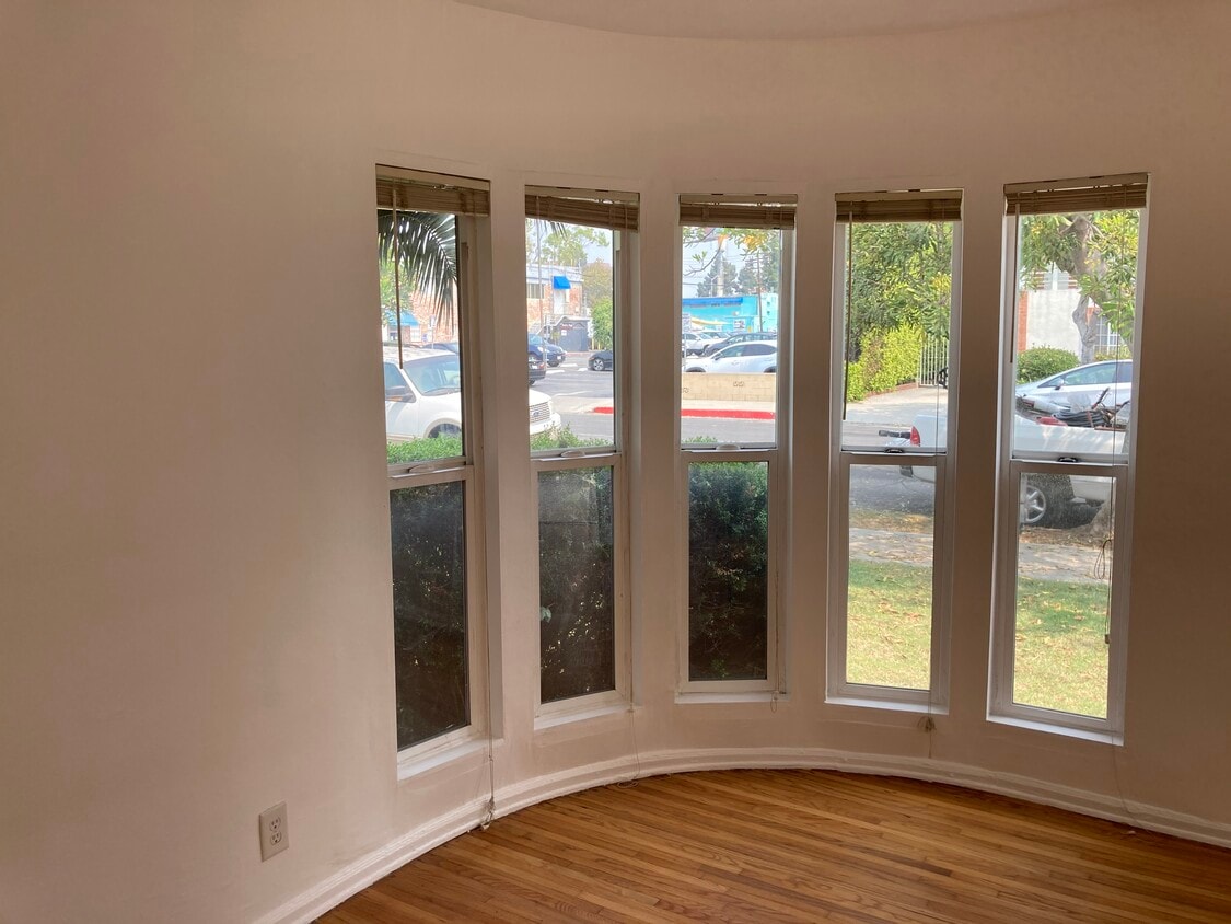 Family room - 2324 33rd St