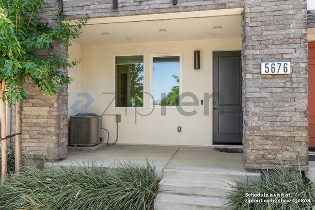 Foto del edificio - 5676 El Dorado Ln