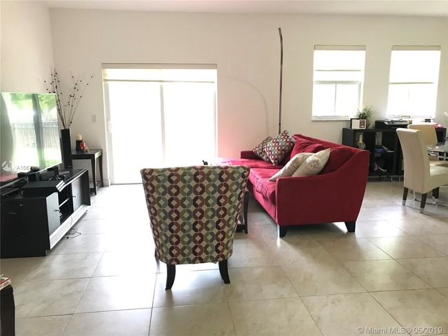 Foto del edificio - 290 NW 109th Ave