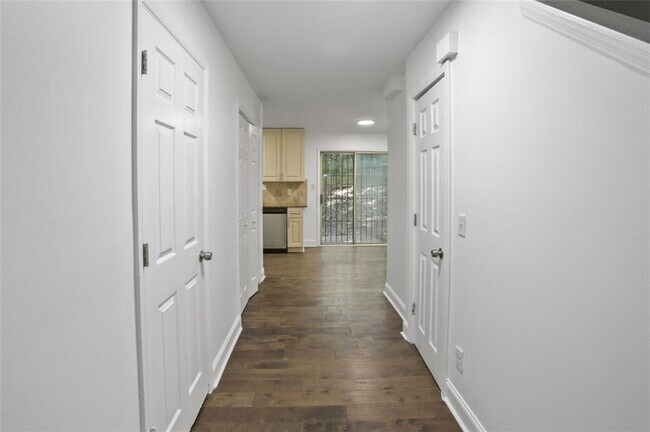 Foto del edificio - 1569 Foote St NE