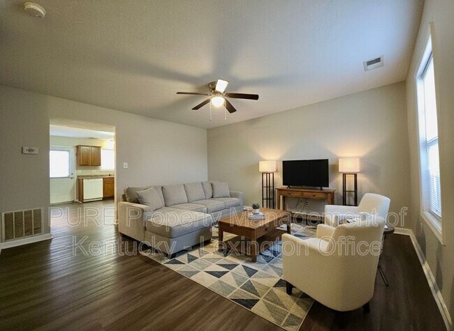 Foto del edificio - 1004 Whipporwill Dr