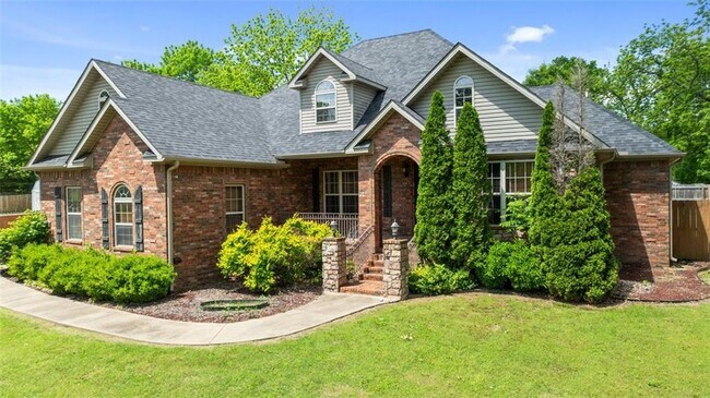 Building Photo - 204 Tunbridge Dr