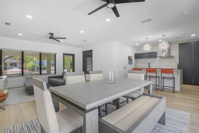 Foto del edificio - 811 NE 17th Ct