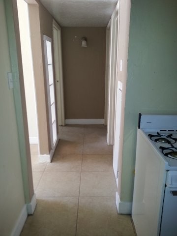 Hallway leading to 2 bedrooms - 2138 E Turney Ave