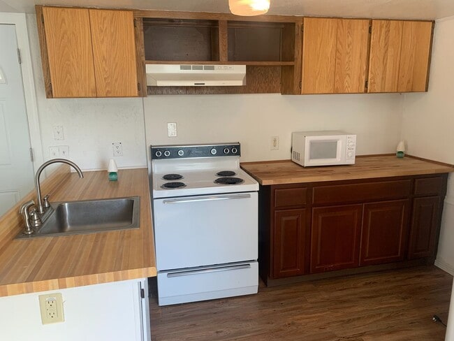 Building Photo - New on the Market!