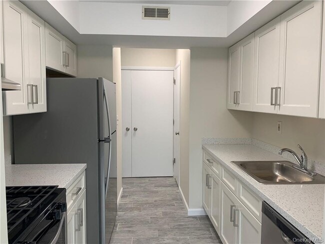 Foto del edificio - 3607 Whispering Hills Dr