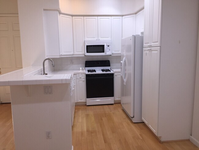 Building Photo - 3 Bedrooms; 3 Bathrooms; 1,243 SqFt. Singl...