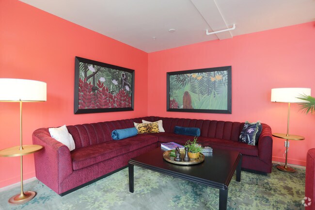 Interior Photo - Margot01