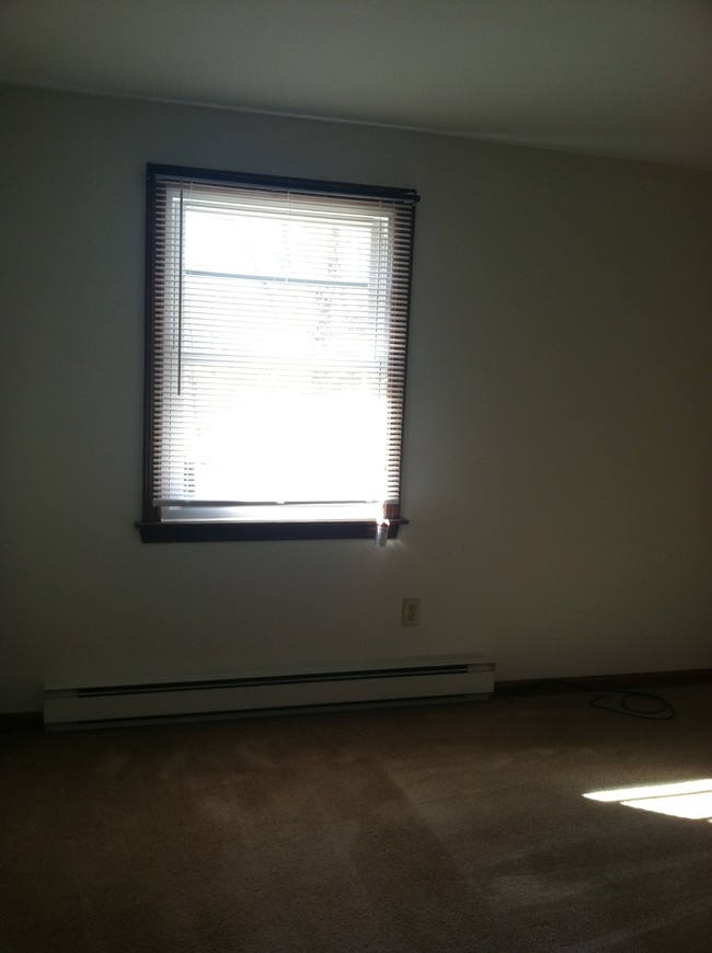 Building Photo - 16 Sunset Ln