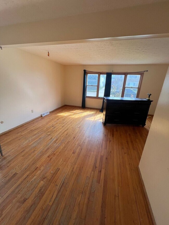 Foto del edificio - 534 E 208th St