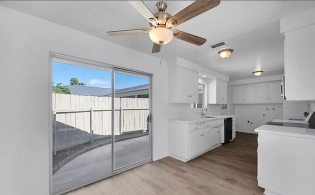 Building Photo - 41026 Beachwood Ave