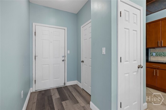 Building Photo - 2208 Walden Park Dr