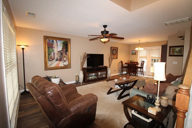 Building Photo - 1425 Mayfield Dr
