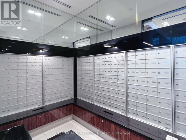 Building Photo - 32 Forest Manor Rd