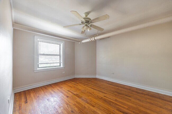 Foto del edificio - 2415 W Sunnyside Ave