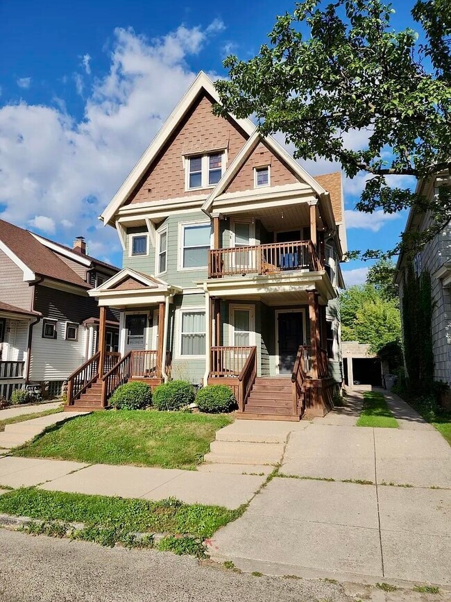 Building Photo - 2558 S Brisbane Ave