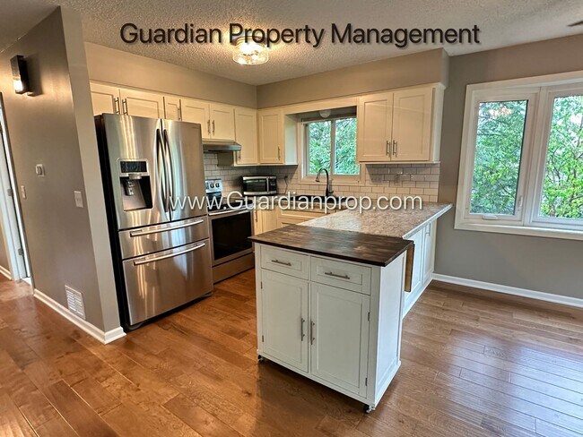 Building Photo - Eden Prairie Single Family Home, Fenced Yard, 2 Car Garage, Dishwasher W/D