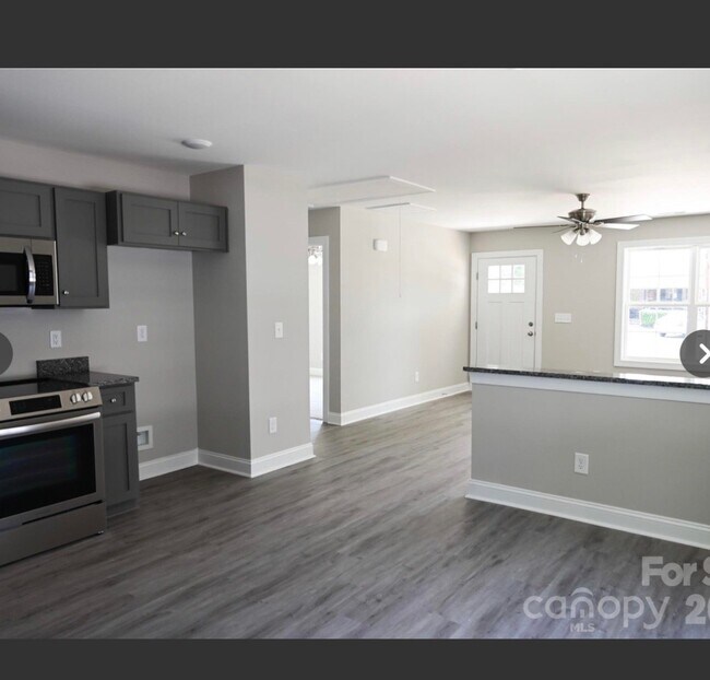 Building Photo - 385 Harrel St