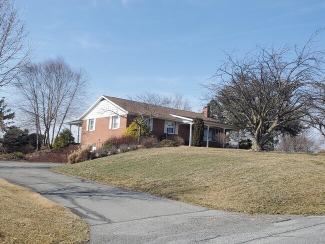 Foto del edificio - 68 Swissdale Rd