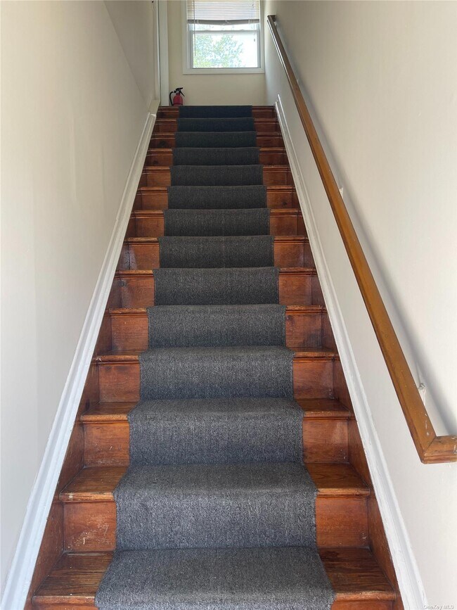 56 Stewart Ave, Huntington, NY 11743 Room for Rent in Huntington, NY