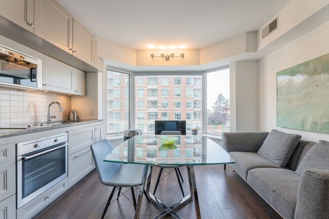 Building Photo - 155 Yorkville Ave