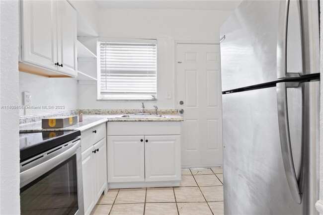 Foto del edificio - 919 NW 23rd Ct