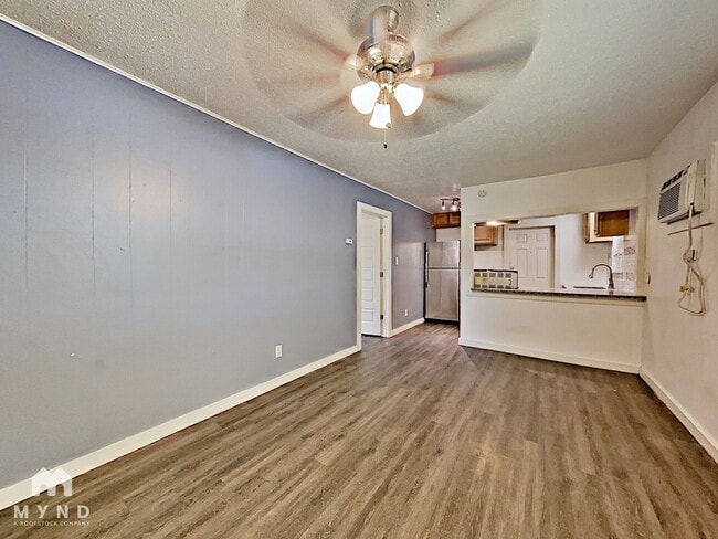 Building Photo - 1604 Parker Ln