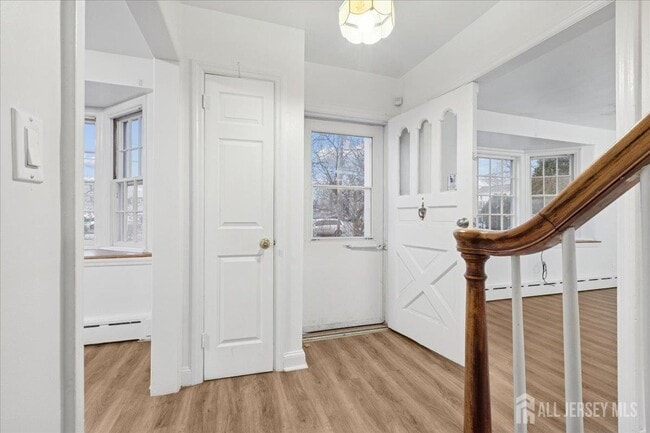 Building Photo - 37 Ireland Ave