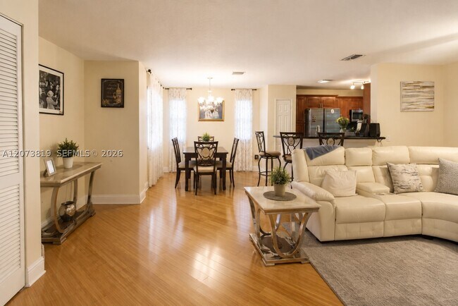 Foto del edificio - 754 NE 90th St