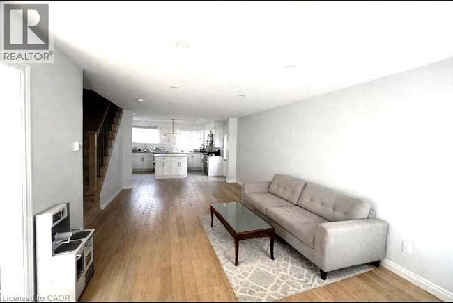 Building Photo - 150 Overlea Dr