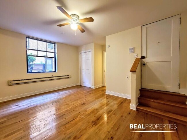 Foto del edificio - 0 bedroom in CHICAGO IL 60657