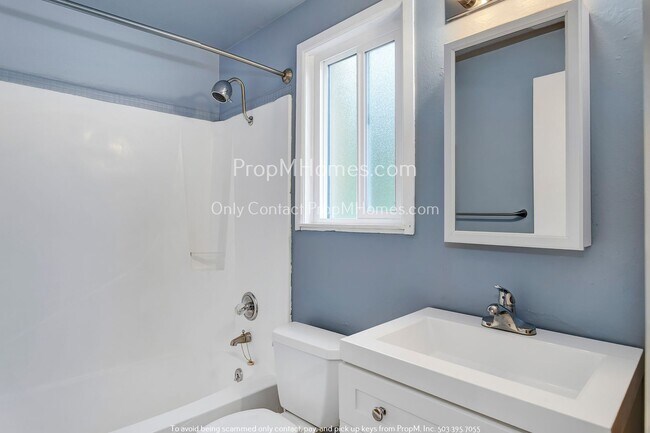 Foto del edificio - Stylish Two Bedroom Condo In West Linn! Mo...