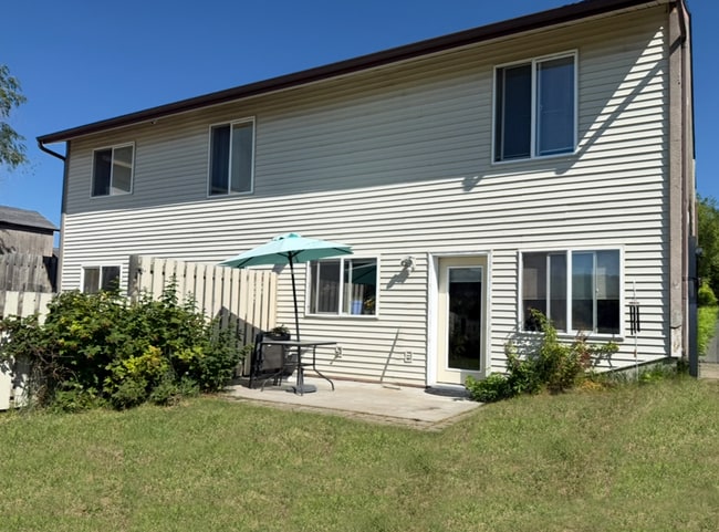 Building Photo - 3 Bed, 2.5 Bath Kalispell Townhome