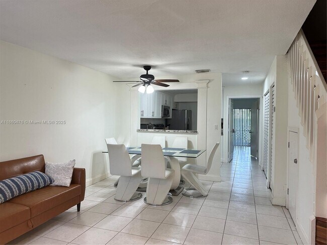 Foto del edificio - 9865 Riverside Dr