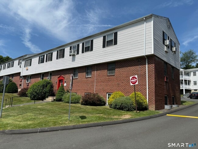 Building Photo - 18 Fairview Dr