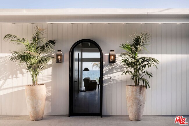 Foto del edificio - 27356 Escondido Beach Rd