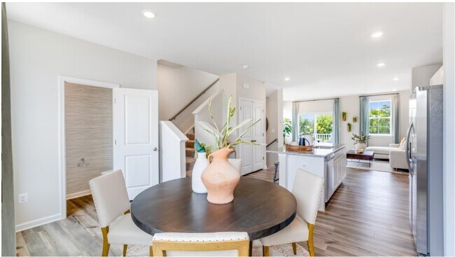 Building Photo - 8753 Whitman Dr