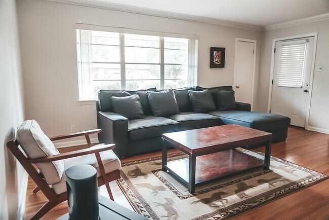 Foto del edificio - 8902 Blankenship Dr