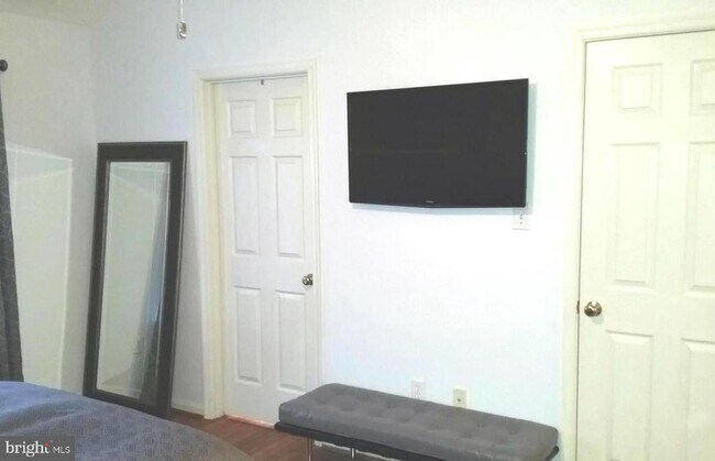 Foto del edificio - 5520 Jowett Ct