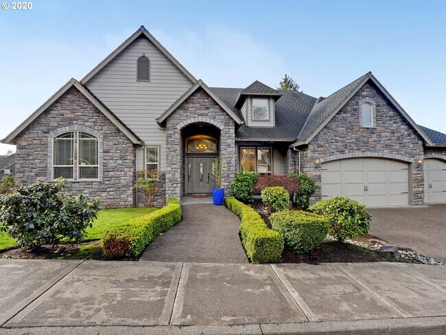Building Photo - GORGEOUS FOREST HEIGHTS EXECUTIVE STYLE HO...